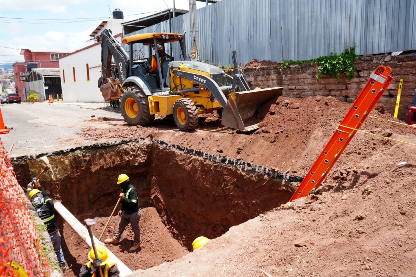 AMDC ejecuta proyecto de cambio de tuberías para mejorar el servicio de agua potable en tres sectores de la capital