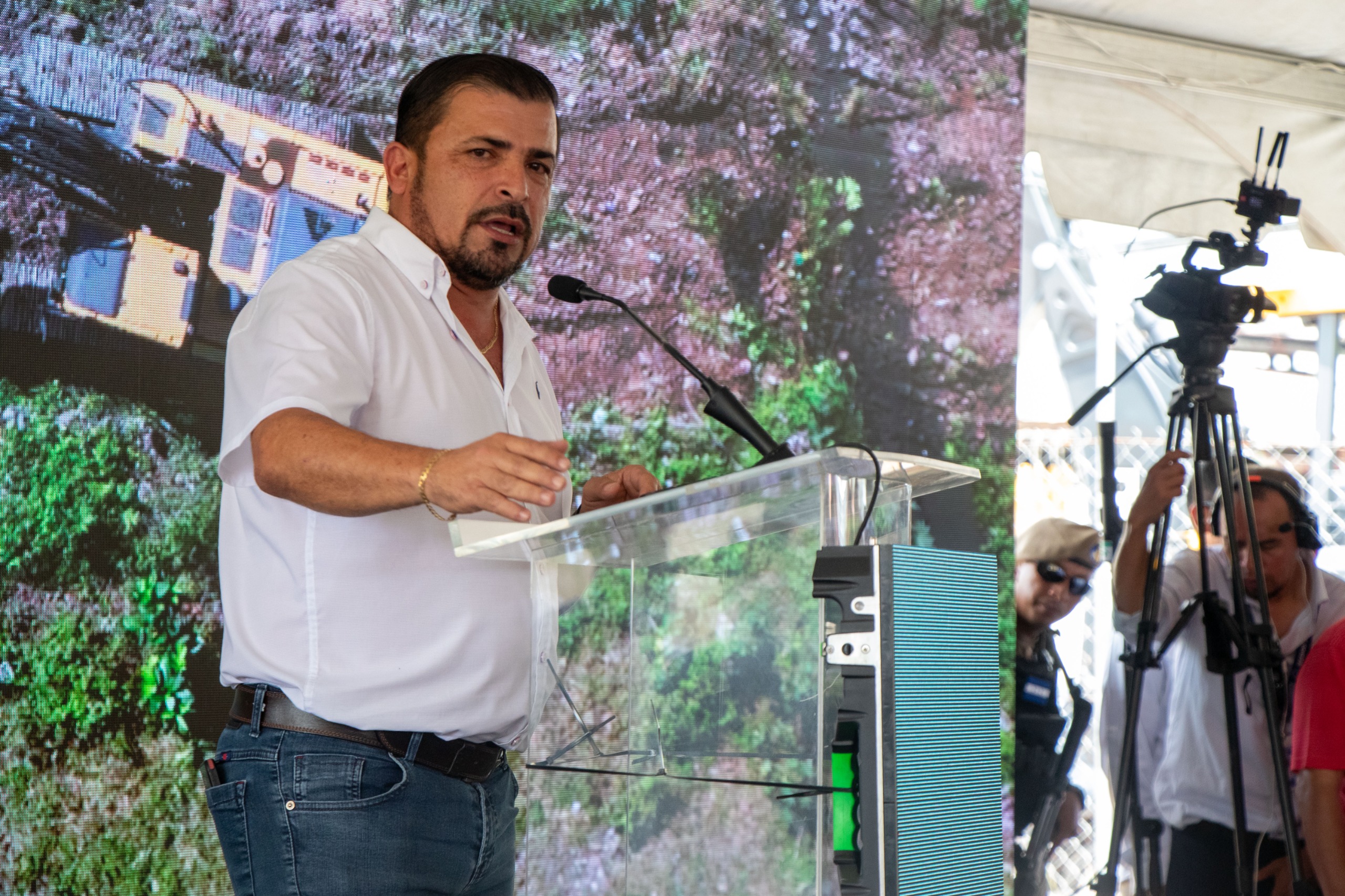 Alcalde de Libre, Nelson Castellanos, destaca que entrega de maquinaria a alcaldías fortalecerá las finanzas municipales Alcalde de Libre, Nelson Castellanos, destaca que entrega de maquinaria a alcaldías fortalecerá las finanzas municipales