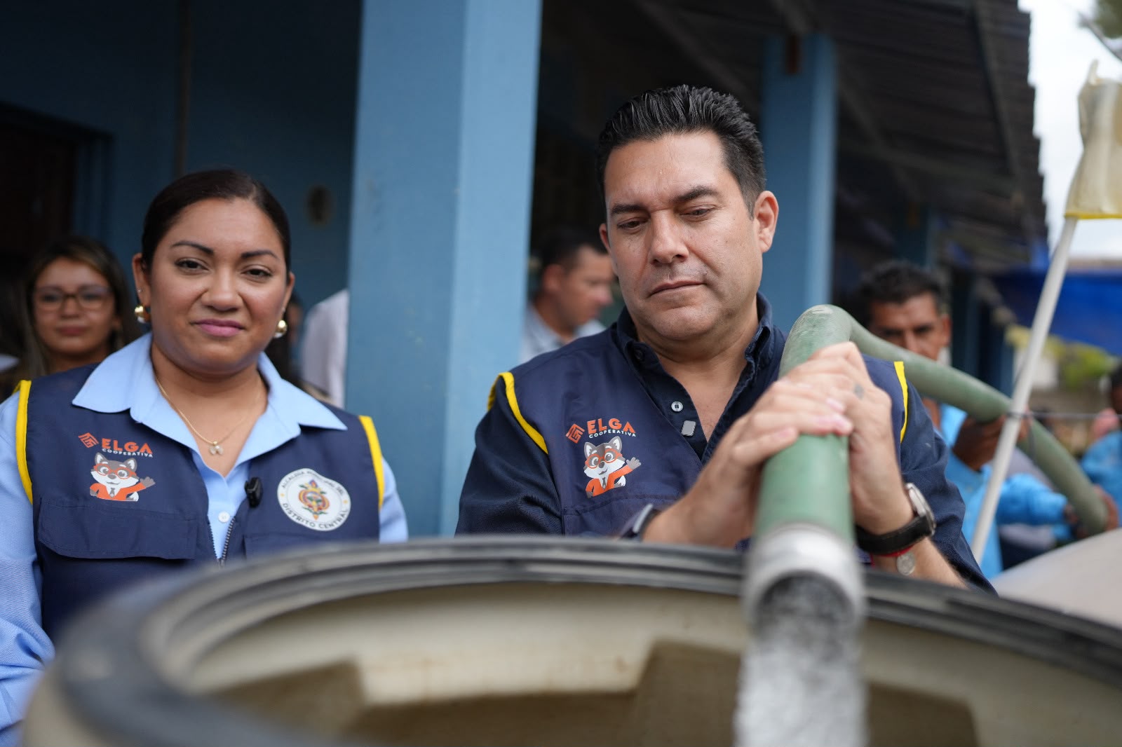 Alcalde lleva agua y supervisa obras en aldeas del Distrito Central Alcalde lleva agua y supervisa obras en aldeas del Distrito Central
