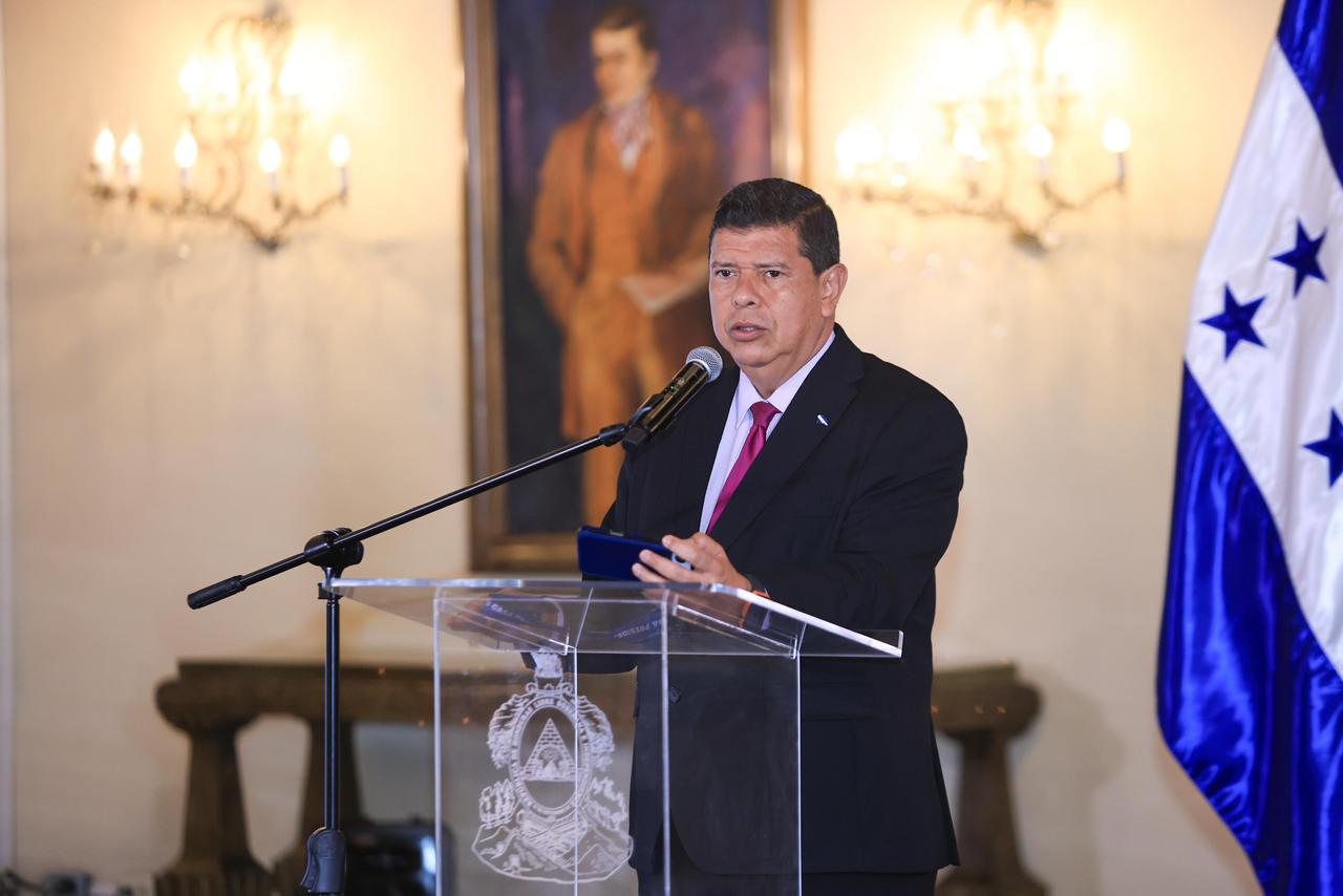 A nivel técnico continúa exploración sobre yacimientos de petróleo en la Mosquitia hondureña, informa ministro de Comunicaciones y Estrategia