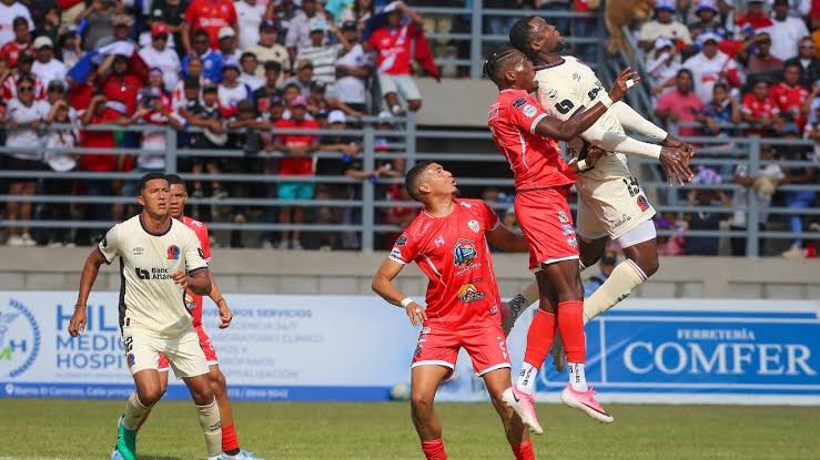 Olimpia y Estrella Roja empatan 2-2 en Danlí