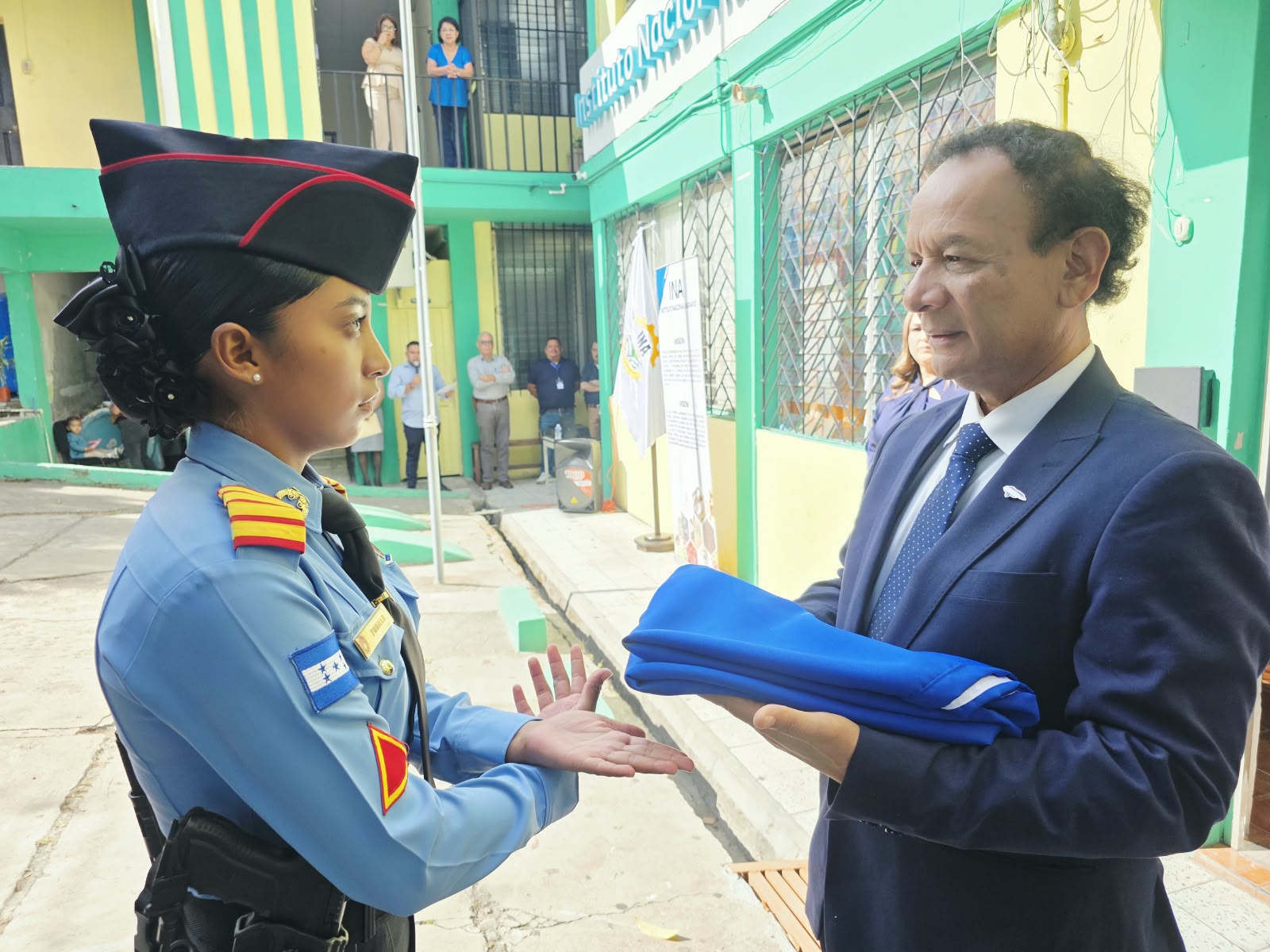 El INA realizó el solemne izado de la Bandera Nacional de Honduras El INA realizó el solemne izado de la Bandera Nacional de Honduras