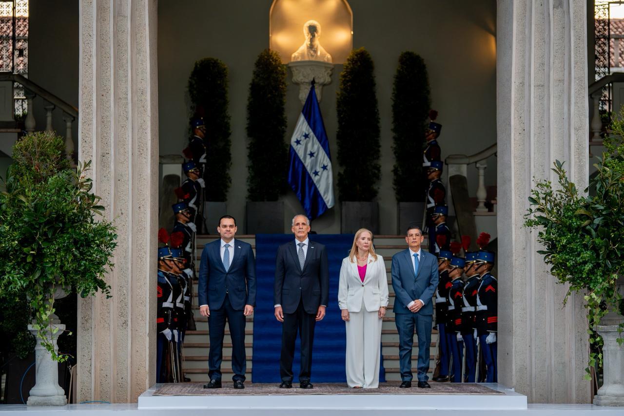 Gobierno del presidente Asfura renueva su compromiso con Honduras en el Día de la Bandera Nacional