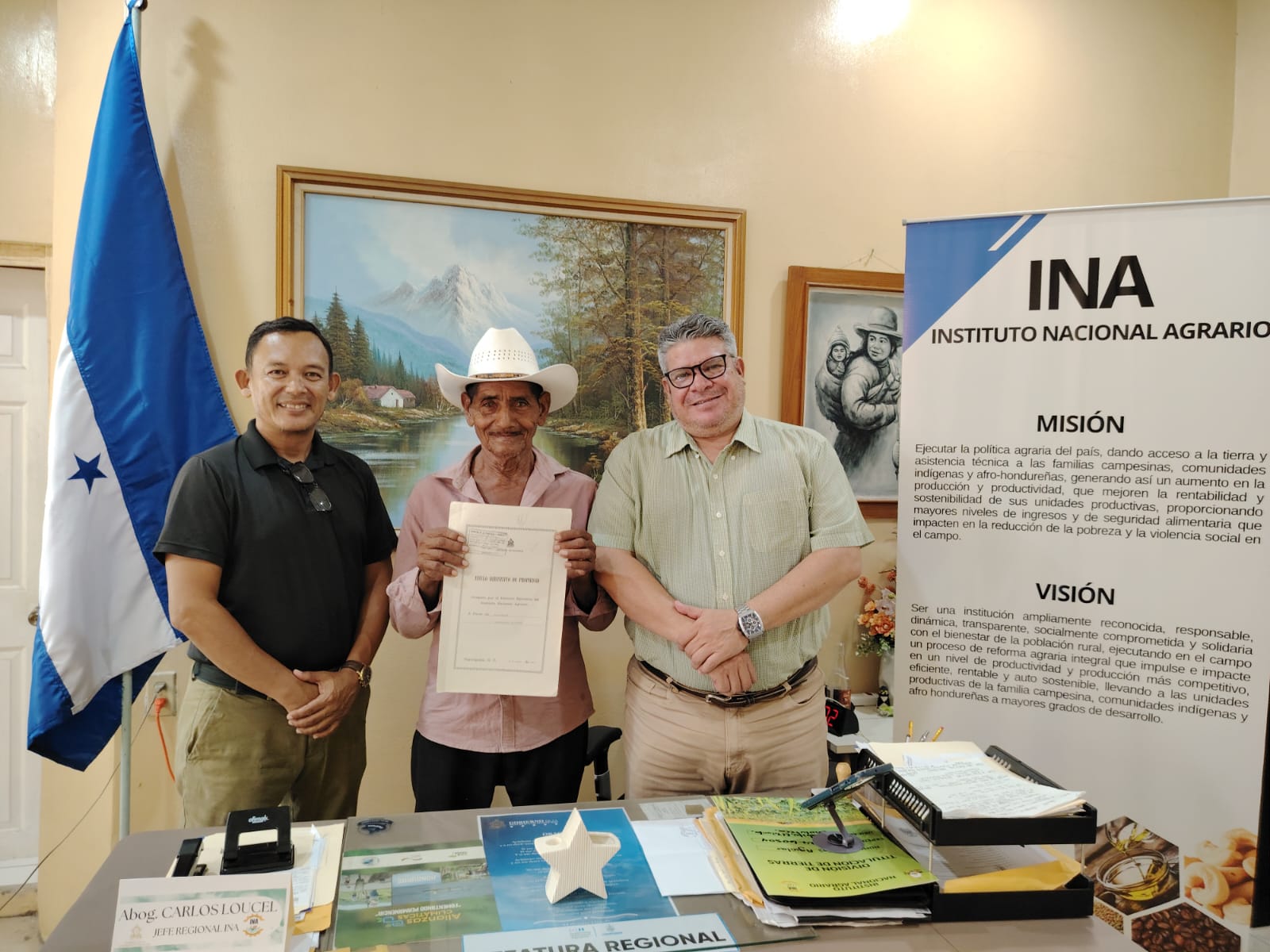 INA entrega Títulos Definitivos de Propiedad a productores de la zona sur INA entrega Títulos Definitivos de Propiedad a productores de la zona sur