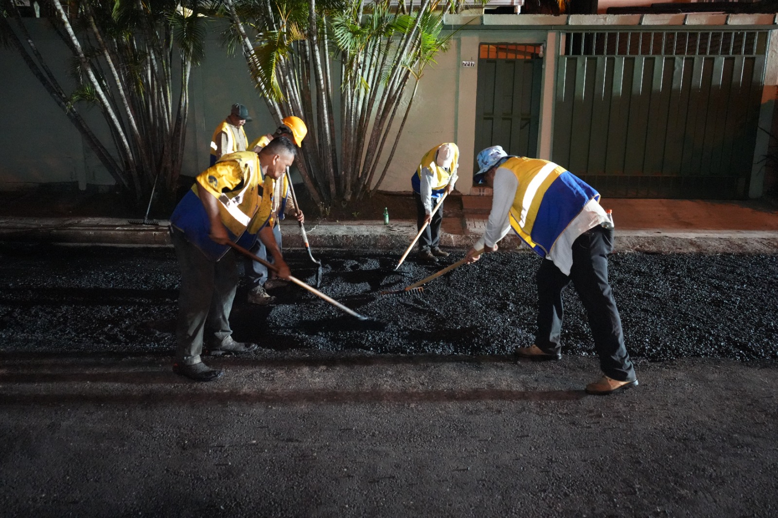 Alcaldía refuerza bacheo en Cerro Grande y otros sectores de la capital Alcaldía refuerza bacheo en Cerro Grande y otros sectores de la capital