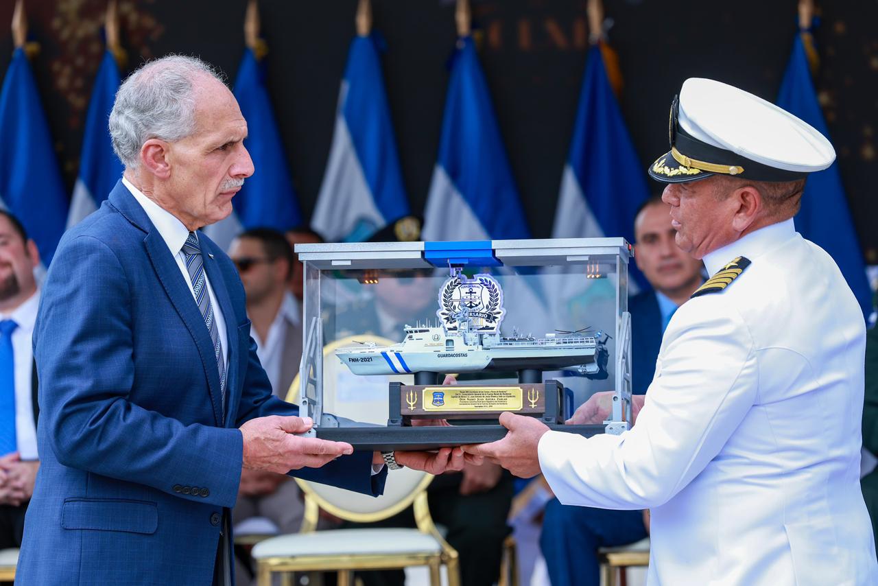 Entre honores, tradición y servicio:  Fuerza Naval conmemora 161 años junto al presidente Asfura