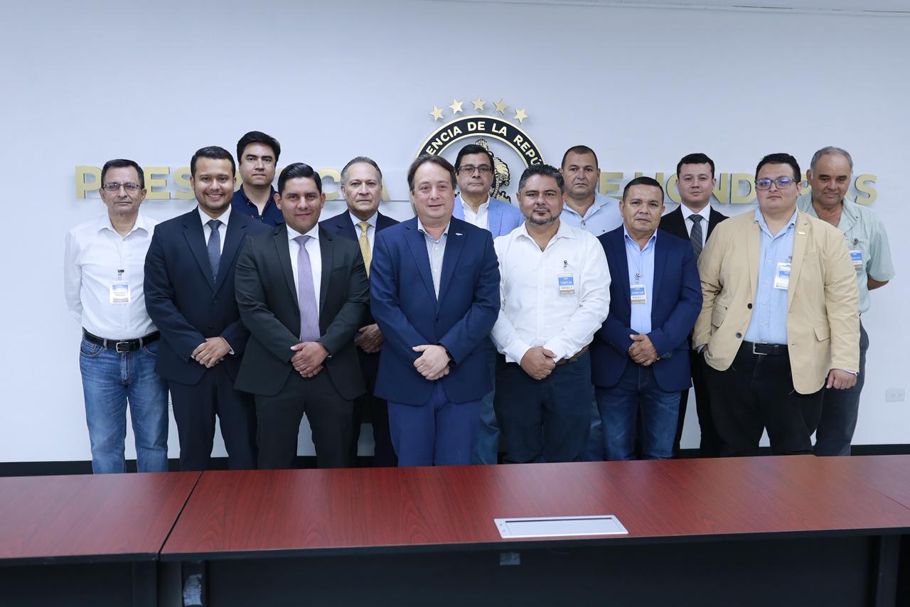 Gobierno del presidente Asfura y sector avícola acuerdan reducir precio del huevo a favor de los consumidores hondureños Gobierno del presidente Asfura y sector avícola acuerdan reducir precio del huevo a favor de los consumidores hondureños