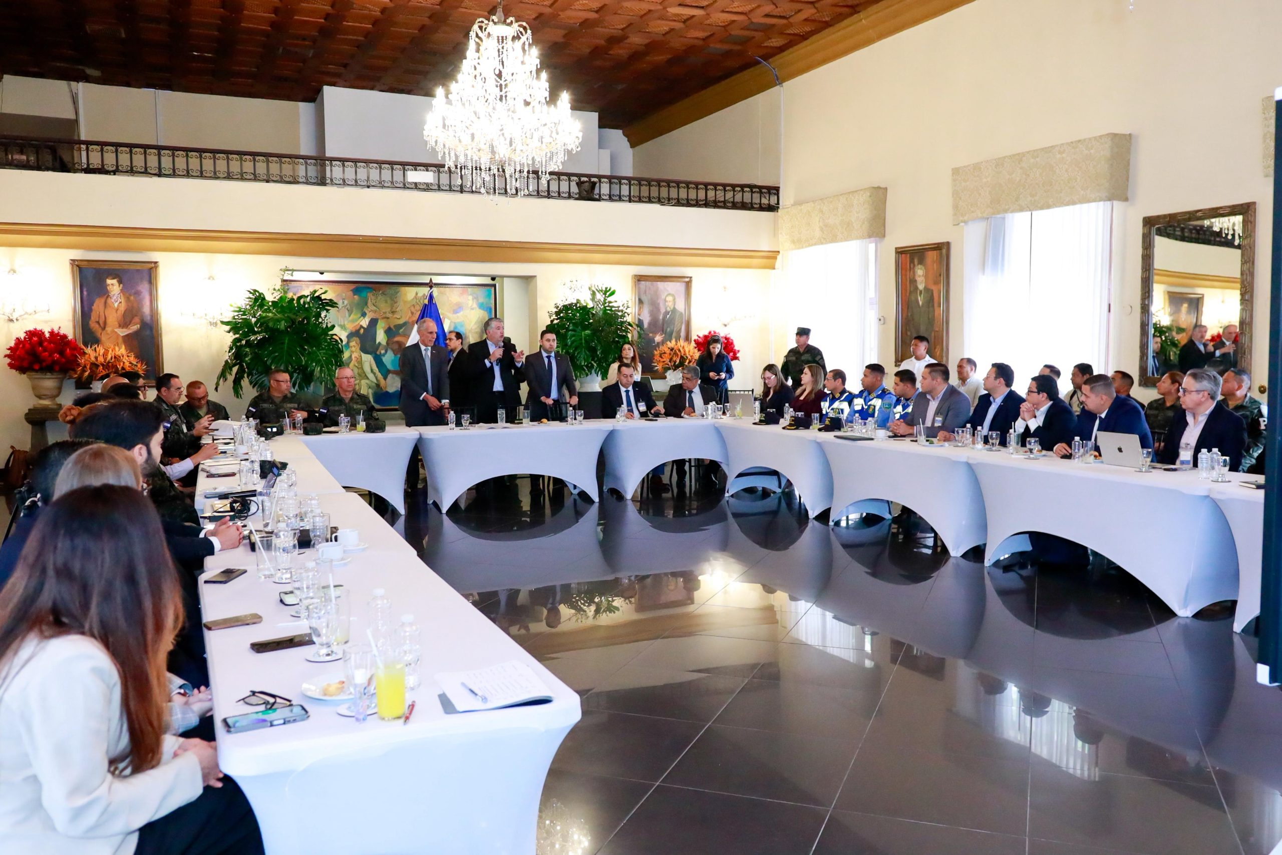Gobierno del presidente Asfura acelera implementación de placas inteligentes para fortalecer la seguridad en el país