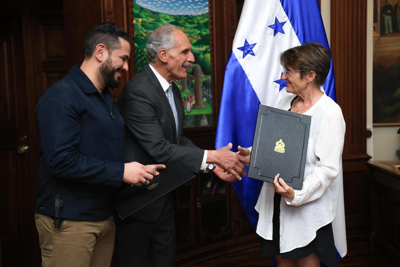 Gobierno del presidente Asfura impulsa convenio para fortalecer la atención de pacientes renales Gobierno del presidente Asfura impulsa convenio para fortalecer la atención de pacientes renales