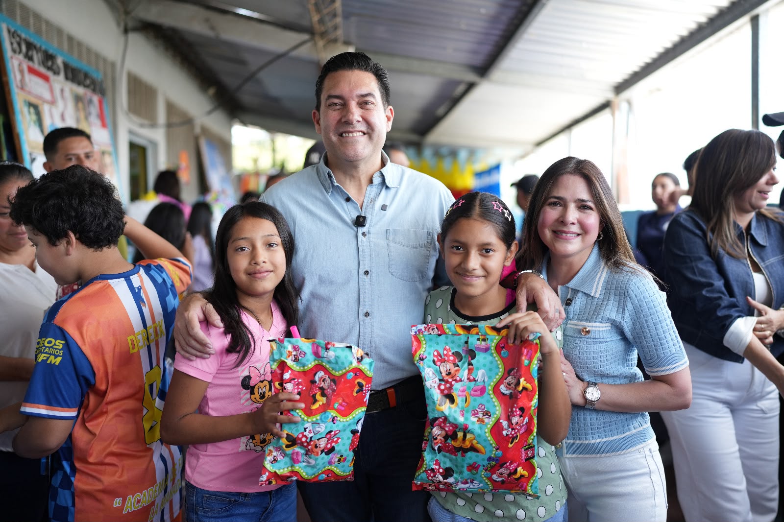 Alcalde Juan Diego Zelaya celebra el Día del Niño en la Escuela Carlos Roberto Reina y lleva alegría a más de 1,200 niños en la capital