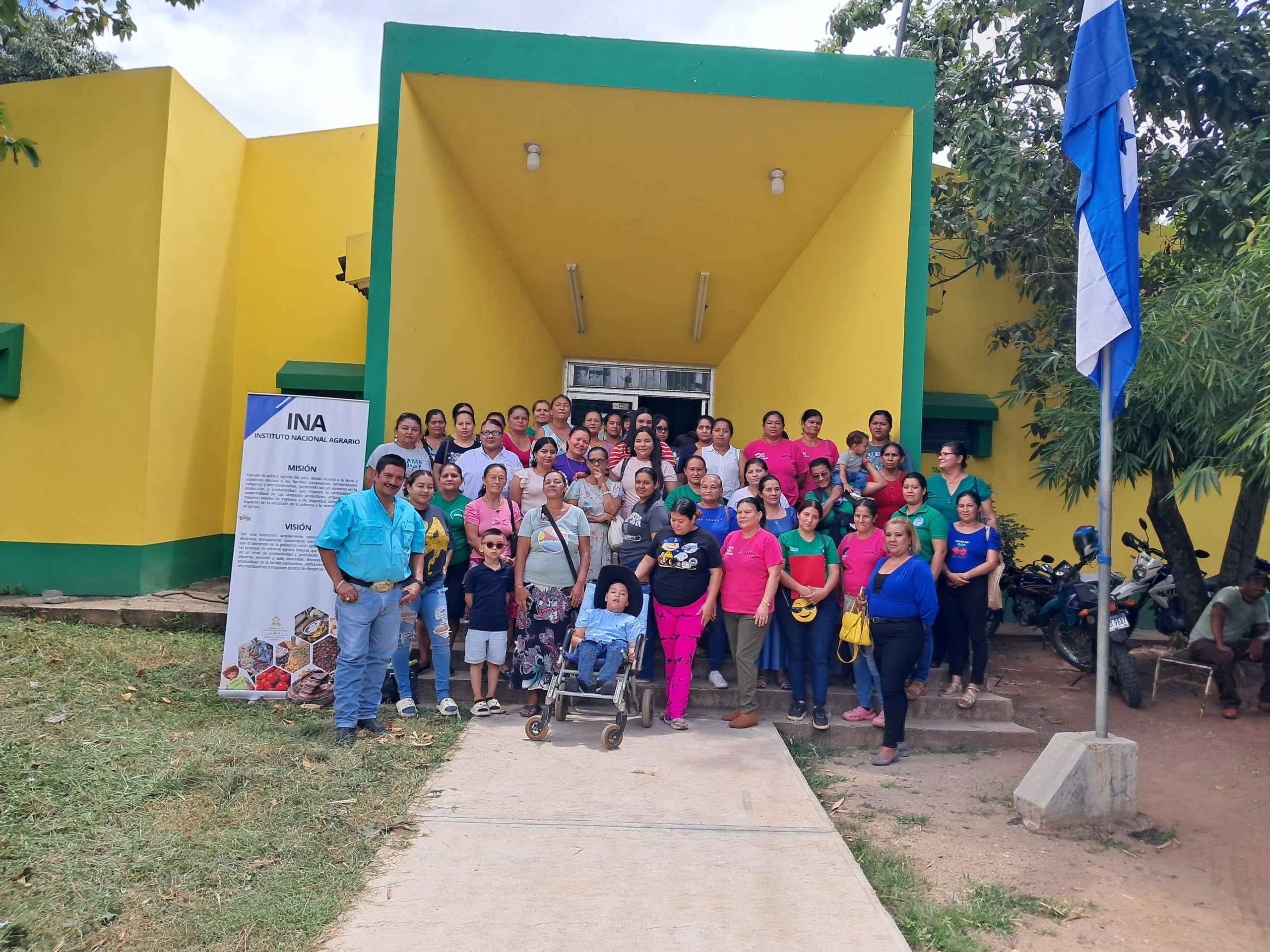 INA socializa titulación colectiva con mujeres campesinas de la zona Oriental