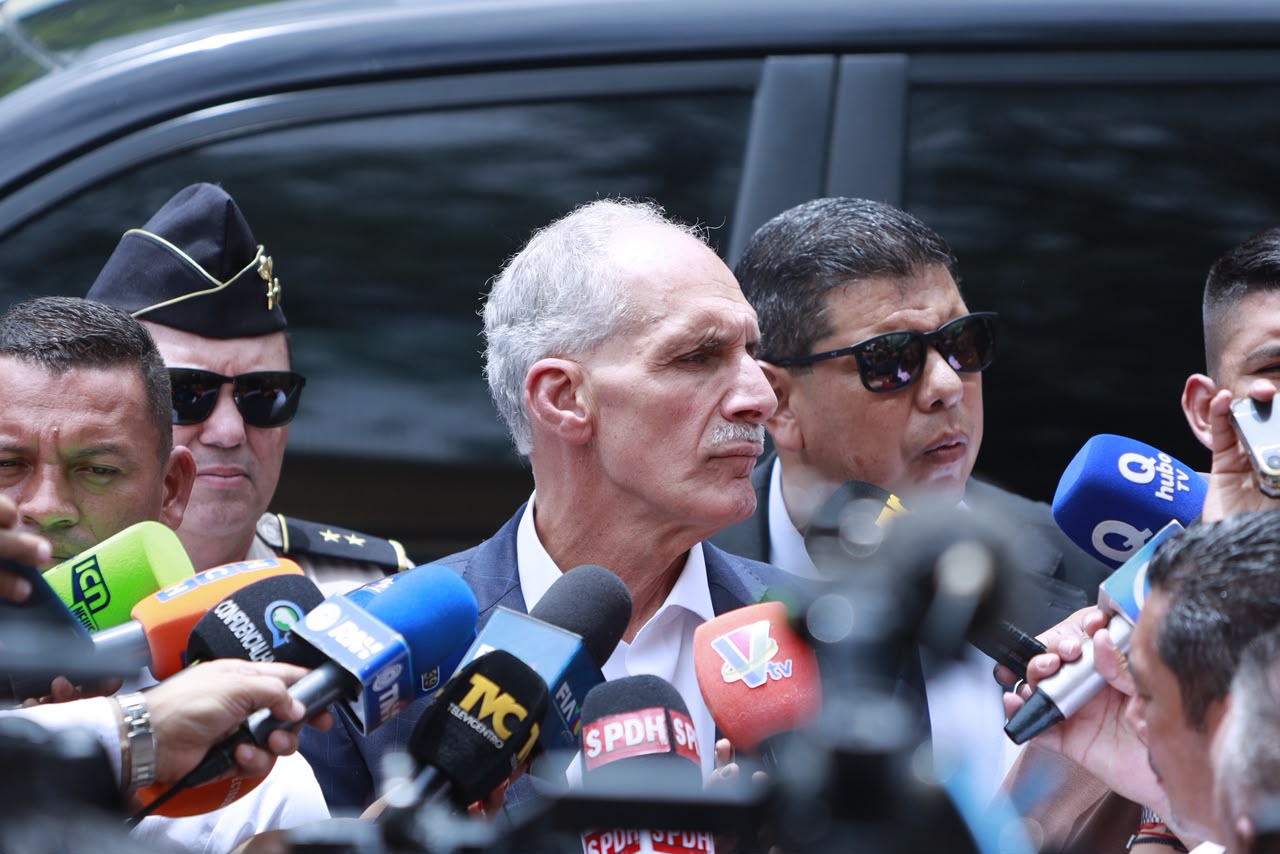 Gobierno del presidente Asfura completa pago del bienal y el IPC a médicos y busca incorporar más especialistas al sistema de salud Gobierno del presidente Asfura completa pago del bienal y el IPC a médicos y busca incorporar más especialistas al sistema de salud