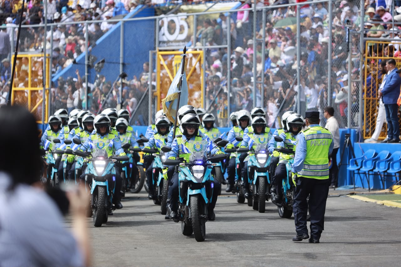Fervor patrio, belleza y colorido en celebración de los 205 años de Independencia en el Estadio Nacional