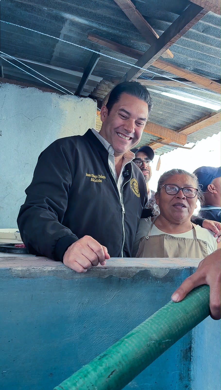 Alcalde Juan Diego Zelaya entrega agua a 60 familias de Carrizal #2 y supera los 8 millones de galones distribuidos