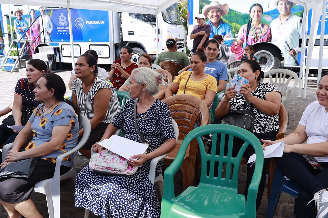 Entre madrugadas, estudios y esperanza, familias de El Porvenir reciben atención médica cerca de sus comunidades Entre madrugadas, estudios y esperanza, familias de El Porvenir reciben atención médica cerca de sus comunidades