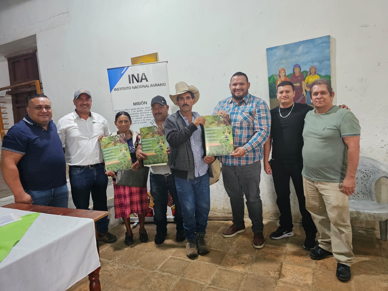 INA entrega más de 150 títulos de propiedad a campesinos y pequeños productores de Santa Elena, La Paz