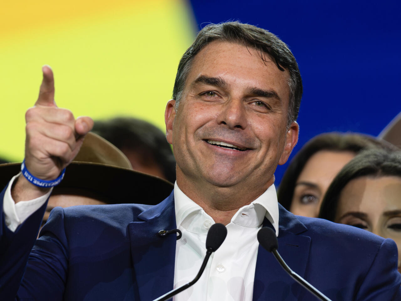 Flávio Bolsonaro vence a Lula en la primera vuelta y medirá fuerzas en la segunda ronda presidencial de Brasil Flávio Bolsonaro vence a Lula en la primera vuelta y medirá fuerzas en la segunda ronda presidencial de Brasil