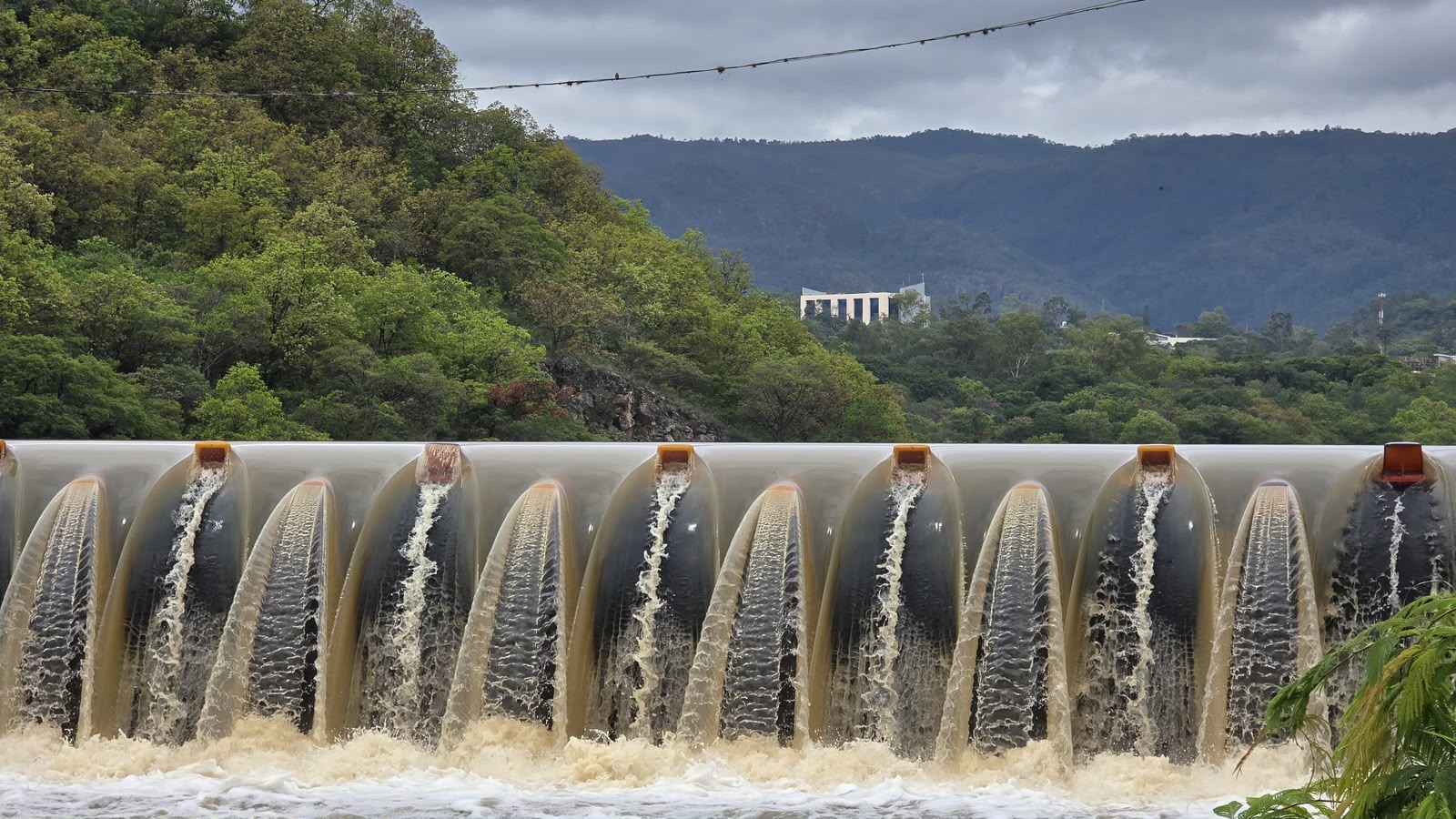 Gracias a las lluvias y la recuperación de las represas, AMDC y UMAPS reducen de 12 a 9 días el intervalo de distribución de agua en la capital Gracias a las lluvias y la recuperación de las represas, AMDC y UMAPS reducen de 12 a 9 días el intervalo de distribución de agua en la capital