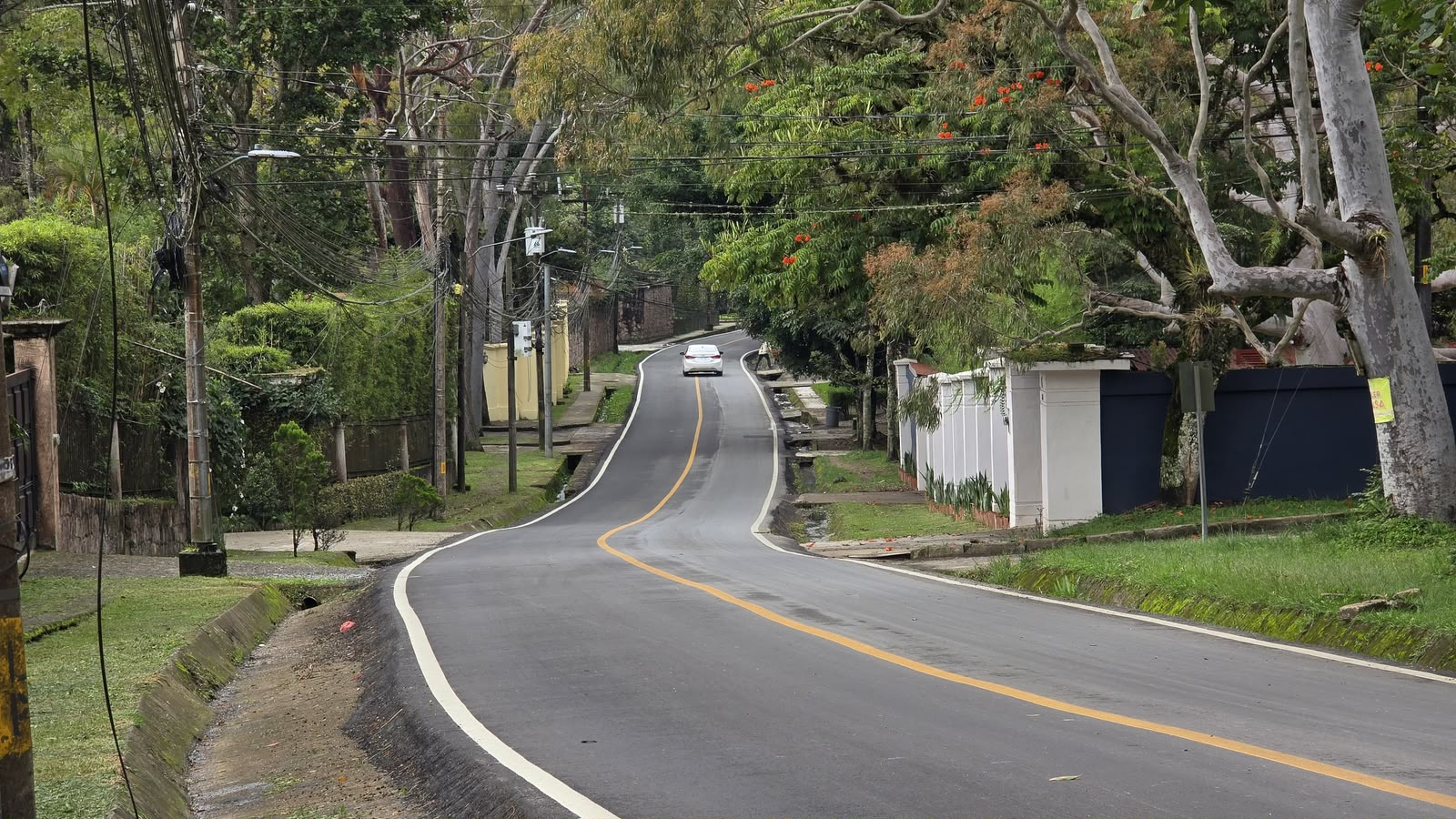 AMDC renueva corredor vial y suma más de 18,700 metros de señalización en beneficio de 14 aldeas del Distrito Central AMDC renueva corredor vial y suma más de 18,700 metros de señalización en beneficio de 14 aldeas del Distrito Central