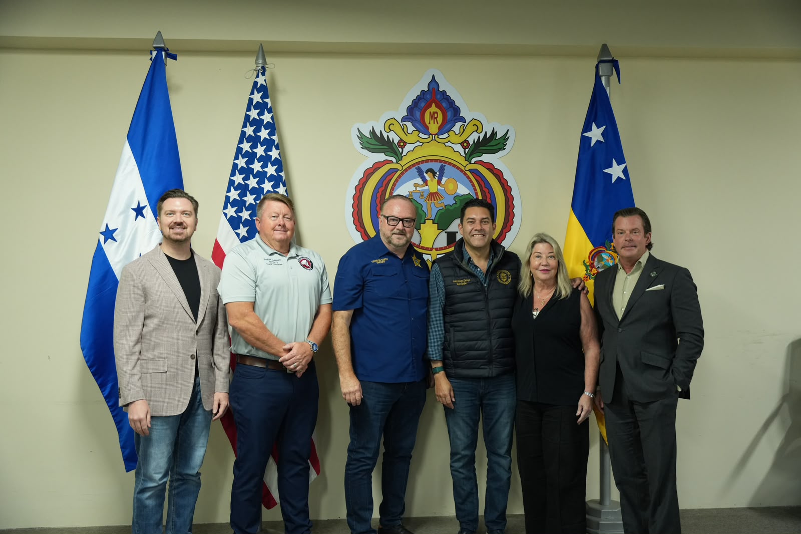 Alcalde Juan Diego Zelaya recibe a delegación de autoridades de seguridad de Estados Unidos para fortalecer la cooperación institucional