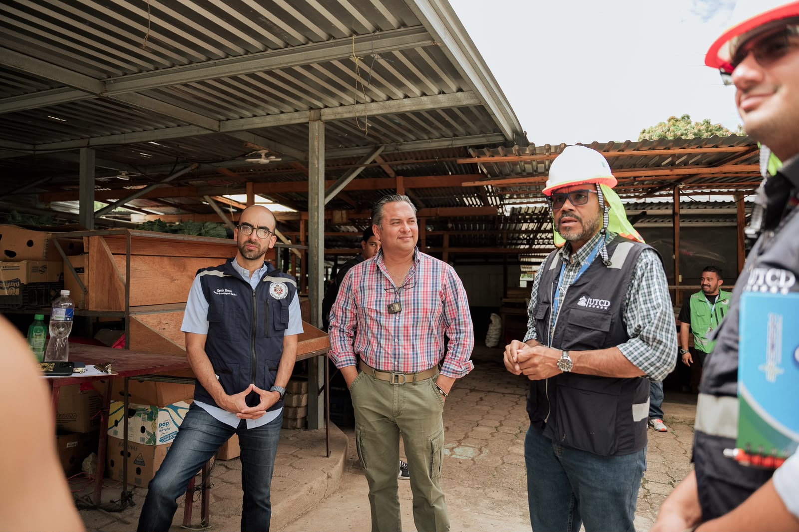 Alcaldía del Distrito Central coordina mejoras en la Feria Unión y Esfuerzo de la colonia Alemán para beneficiar a 100 vendedores