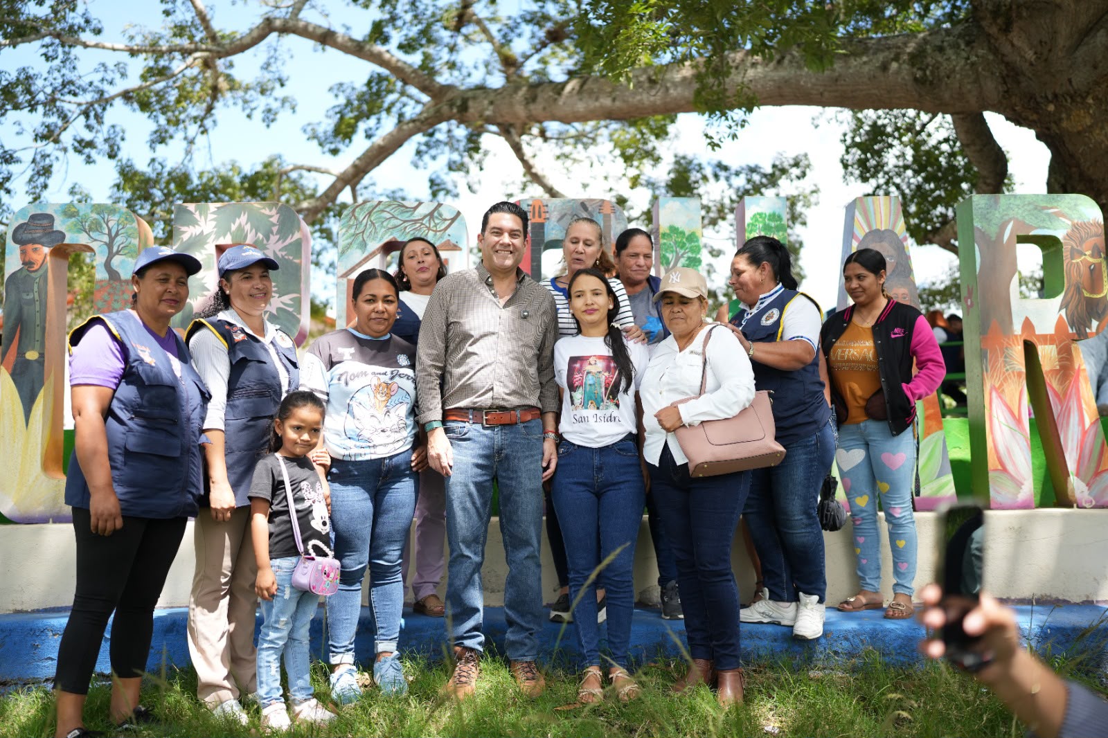Alcalde Juan Diego Zelaya supervisa proyectos de mejora en las aldeas de Soroguara y Santa Cruz