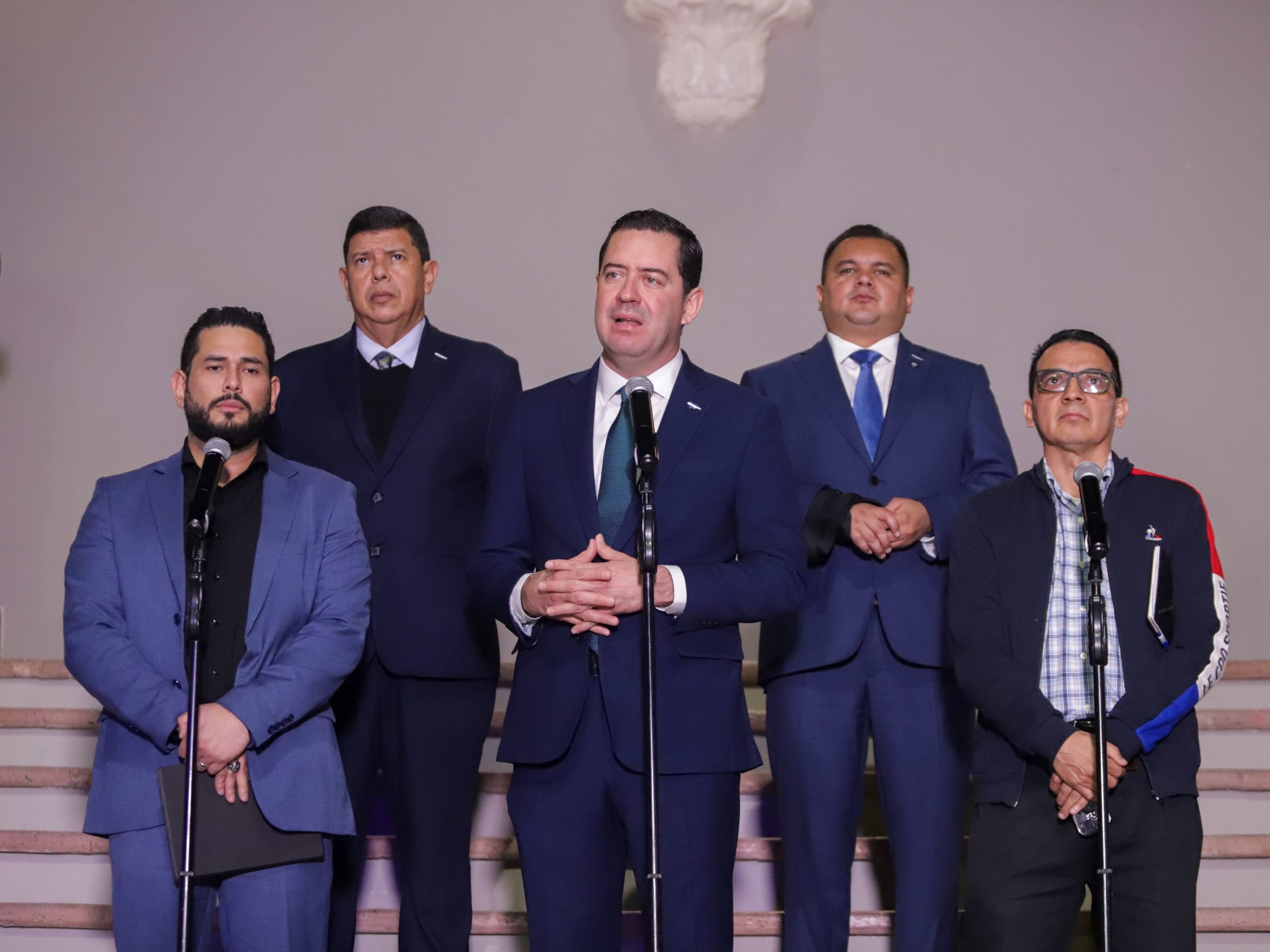 Gobierno revisa pagos a 106 médicos por interinato y garantiza el cumplimiento de pagos pendientes