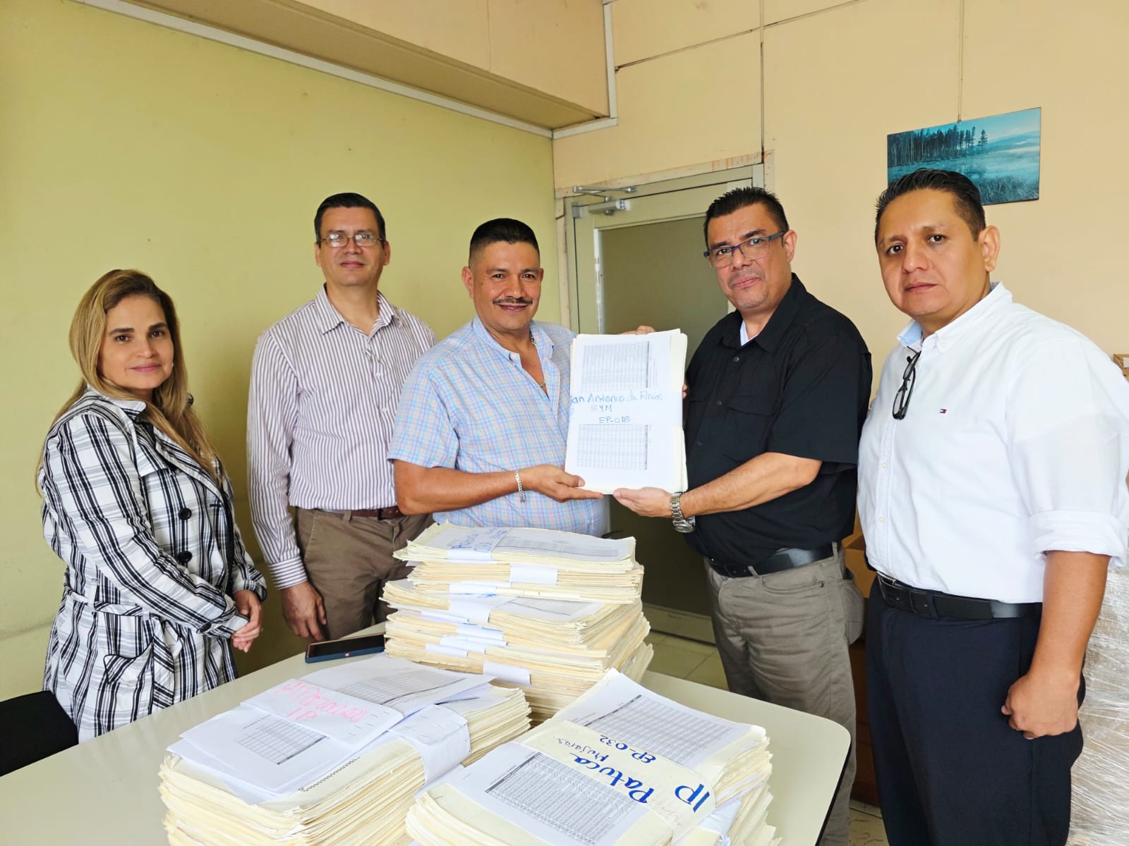 INA entrega más de 600 títulos de propiedad a la Regional de Danlí INA entrega más de 600 títulos de propiedad a la Regional de Danlí