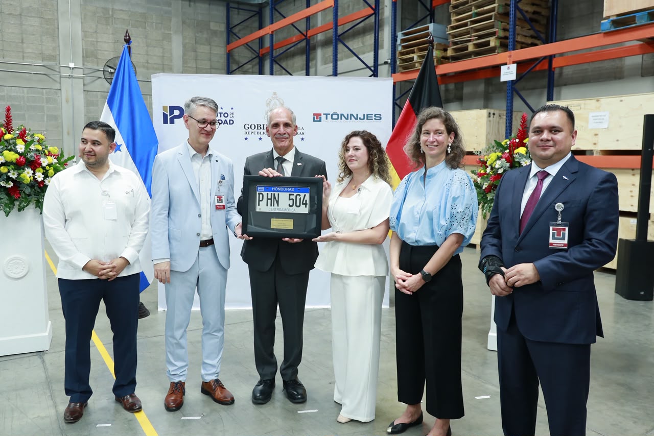 ¡Adiós a las placas de papel! Llegaron las placas de verdad y ya se fabrican en Honduras