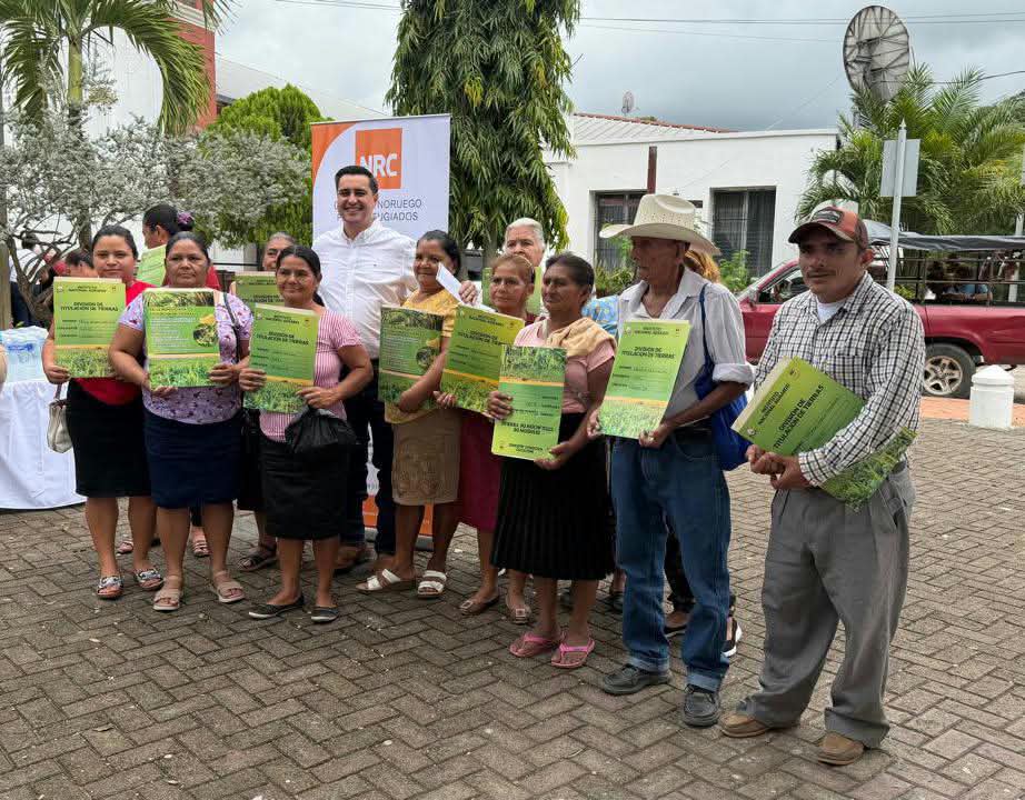 INA entrega gratuitamente 113 títulos de propiedad a comunidades indígenas Lencas de Santa Bárbara INA entrega gratuitamente 113 títulos de propiedad a comunidades indígenas Lencas de Santa Bárbara