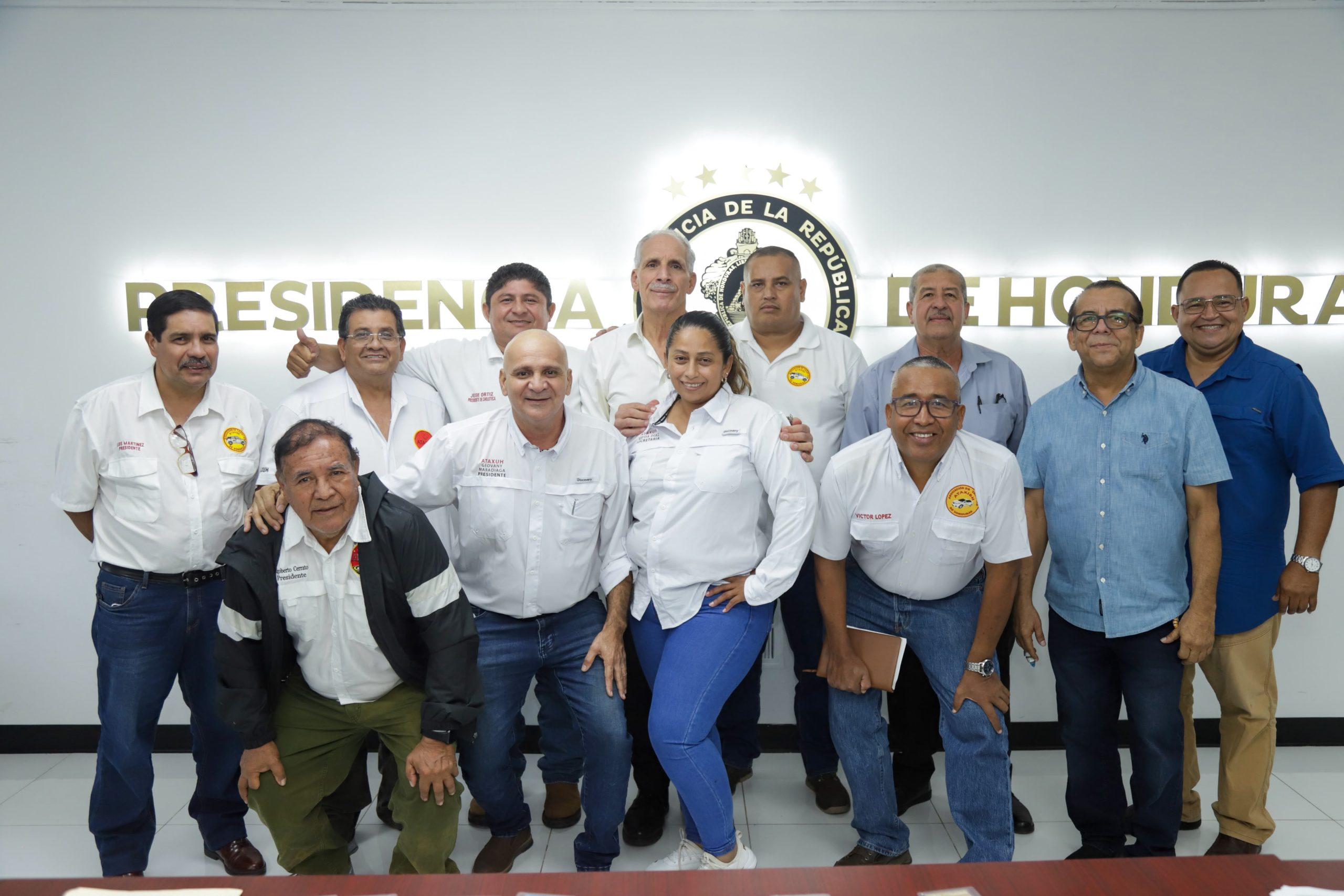 Gobierno del presidente Nasry Asfura y taxistas llegan a acuerdo y descartan paro de labores
